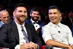 هدیه ارزشمند رونالدو به لیونل مسی

