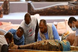 لحظه رونمایی از  تابوت‌های باستانی در مصر+فیلم دیدنی 