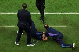 سرمربی آرژانتین بعد از قهرمانی بیهوش شد|عکس