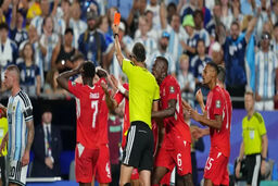IFAB تأیید کرد امبولو نباید مقابل آرژانتین اخراج می‌شد
