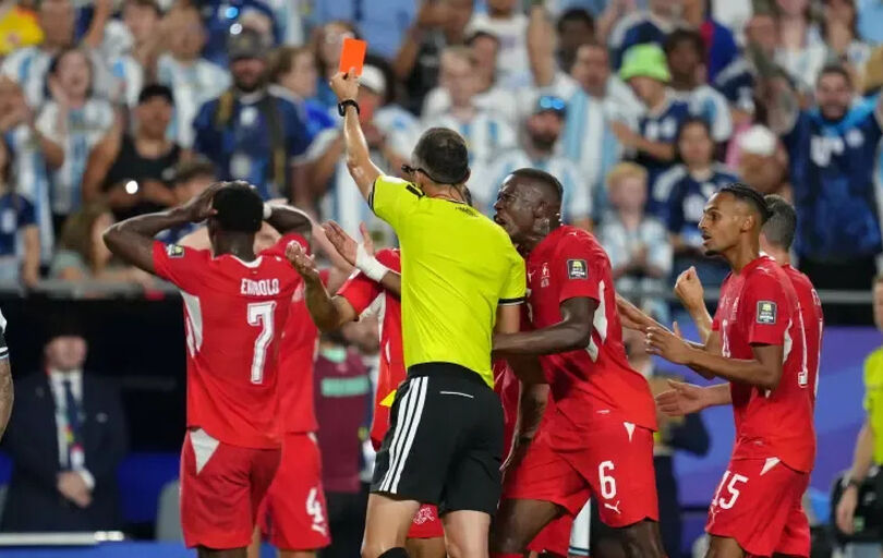 IFAB تأیید کرد امبولو نباید مقابل آرژانتین اخراج می‌شد