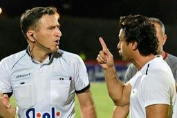 اعترافات جنجالی داوران فوتبال روی آنتن تلویزیون/ داورها اعتراف بکنند یا نه؟

