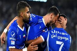 استقلال در یک بازی جنجالی و پر از بی اخلاقی آلومینیوم را شکست داد