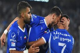 استقلال در یک بازی جنجالی و پر از بی اخلاقی آلومینیوم را شکست داد