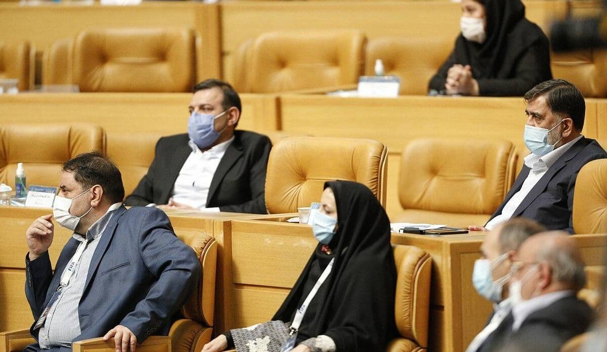 آجورلو:زخم سیاست بر تن ورزش و فوتبال، آن را رنجور و نحیف کرده است