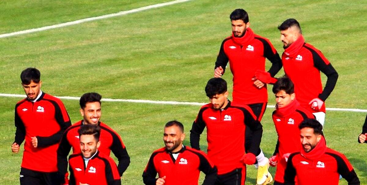 تراکتور با فرمان ساغلام از باتلاق خارج می شود