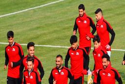 تراکتور با فرمان ساغلام از باتلاق خارج می شود