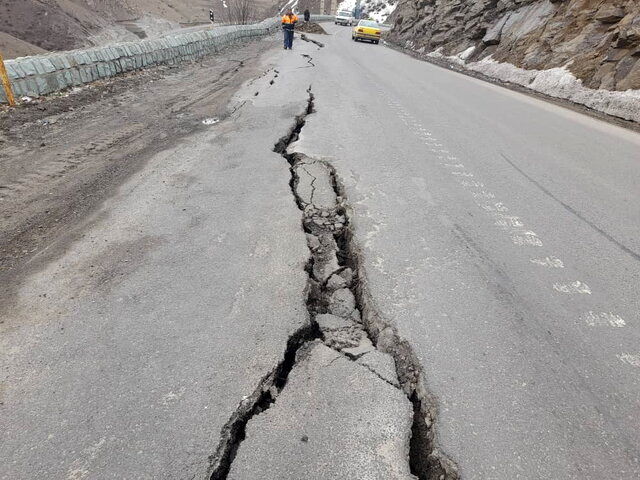 تصاویر هولناک از رانش عمیق جاده چالوس|خطر مرگ،جاده مسدود است