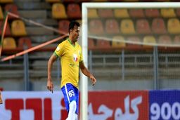 طیبی:بازیکنان نفت آبادان پول تاکسی هم ندارند