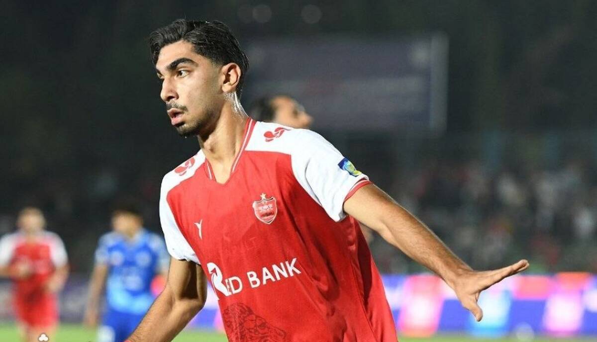 زننده گل صدرنشینی پرسپولیس: بوسیدن لوگو؟ عشق بچگی!