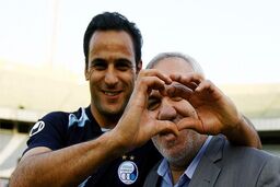 حمله تند به فتح الله زاده استقلال