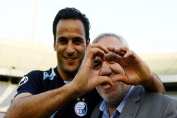 حمله تند به فتح الله زاده استقلال