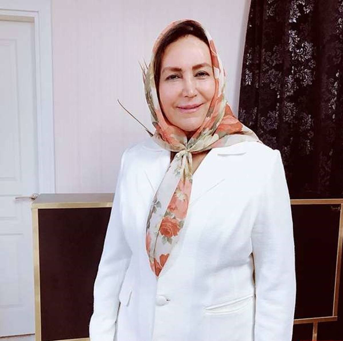 مهوش صبر کن در کنار همسر و فرزندانش