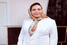 مهوش صبر کن در کنار همسر و فرزندانش