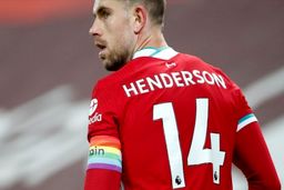 بازوبندهای رنگین‌کمانی لیگ برتر انگلیس در حمایت از هم‌جنس‌گرایان! + تصاویر‌

