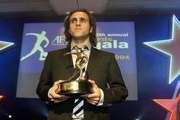 اتفاق بزرگی که ۱۶ سال پیش برای علی کریمی رخ داد

