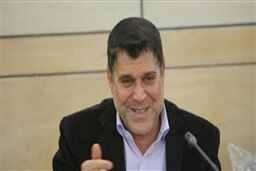 فلاح: دست چپ و راستشان را نمی‌شناسند می‌گوید 4 میلیارد!