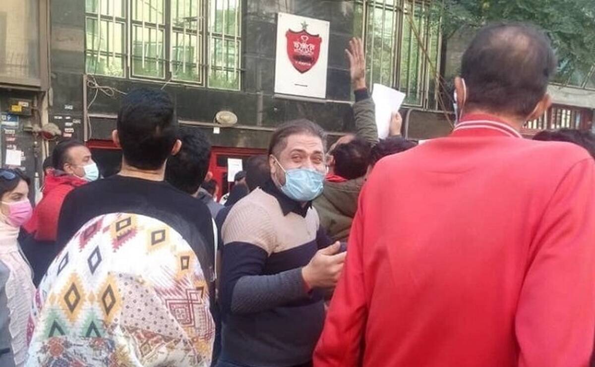 تجمع پرسپولیسی‌های خشمگین از مجلس به باشگاه رسید

