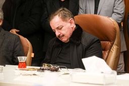 (عکس) چهره غمگین زنوزی در سوگ همسر 