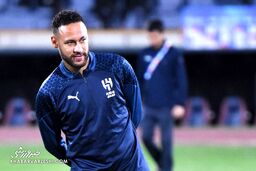 مجسمه مضحک نیمار در هتل اسپیناس نصب شد