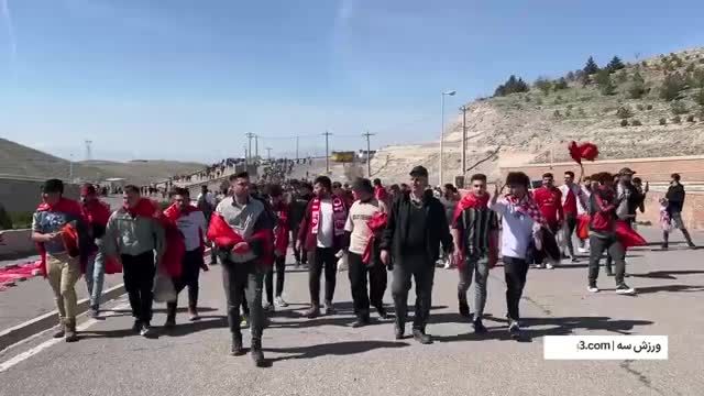 (ویدئو) سیل هواداران تراکتور به سمت ورزشگاه یادگار!