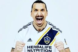 زلاتان ابراهیموویچ دنیا را غافلگیر کرد! + عکس

