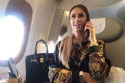 داستان مدل زیبایی که ایجنت شد؛ فوتبال رومانی تحت کنترل خانم آناماریا

