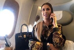 داستان مدل زیبایی که ایجنت شد؛ فوتبال رومانی تحت کنترل خانم آناماریا

