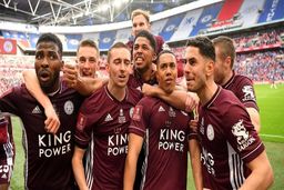 قهرمانی لستر در دل لندن با پرچم فلسطین؛تصاویر