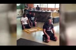 فیلم نماز خواندن تایسون بوکسور مشهور آمریکایی