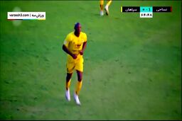فیلم درگیری و کتک کاری مورایس با دابو پس از تعویض