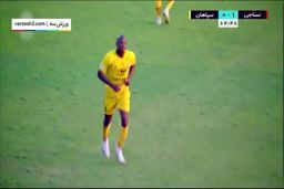 فیلم درگیری و کتک کاری مورایس با دابو پس از تعویض