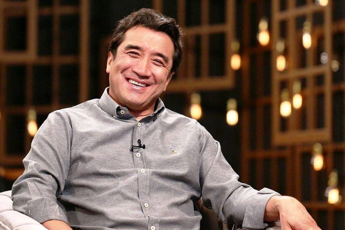 نقد تند عزیزی: سرمربی با استایل دلال دلار!

