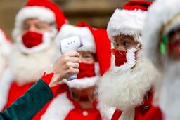 دیدار با بابانوئل از پشت شیشه|عکس دیدنی 