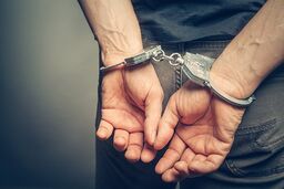 شوک بزرگ به جامعه فوتبال/ پیشکسوت باشگاهدار فوتبال ایران به زندان رفت! + عکس

