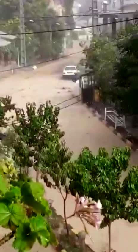 دقایقی پیش|ببینید سیل هولناک دوباره در فیروزکوه