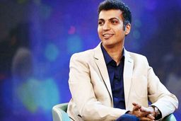 یادگاری قشنگ عادل فردوسی‌پور برای علی کریمی + عکس

