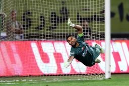 استقلال بدون دروازه بان شد