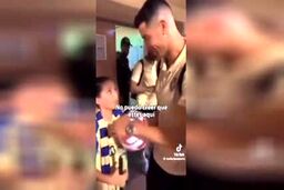 فیلم لحظه برخورد گرم رونالدو با هوادار نابینا