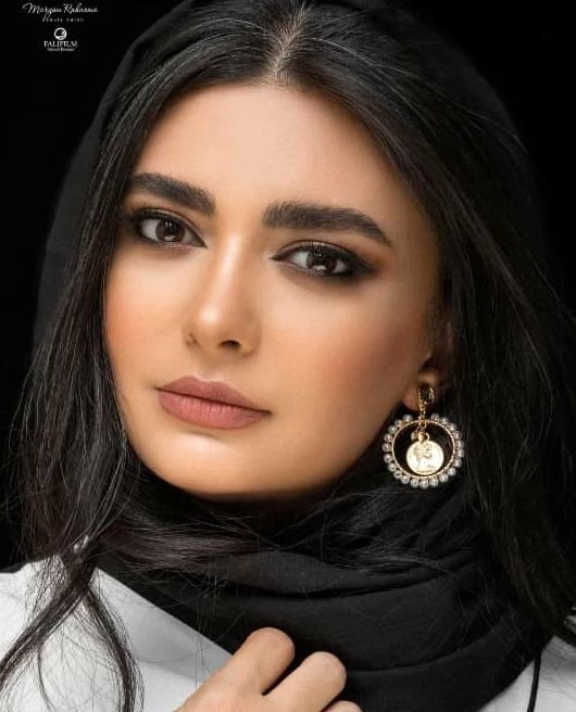 عجیب ترین عکس لیندا کیانی در کف خیابان دراز کشیده!