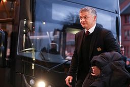 چراغ قرمز، علت دیر رسیدن یونایتد به مولینکس!

