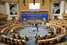 کار عجیب یک نقاش در انتخابات ریاست فدراسیون فوتبال + عکس


