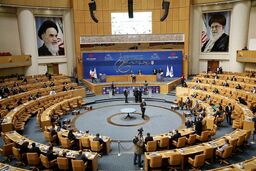 کار عجیب یک نقاش در انتخابات ریاست فدراسیون فوتبال + عکس

