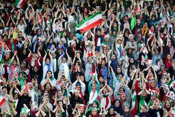زنان تماشاگر دربی یکصد می شوند؟
