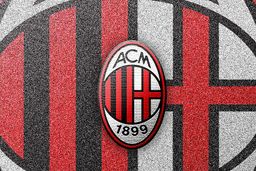 رونمایی از پیراهن ۱۲۰ سالگی میلان + عکس

