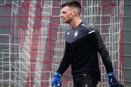 دروازه بان بلژیکی رسما به آنتورپ پیوست/ رقیب بیرانوند در تمرین