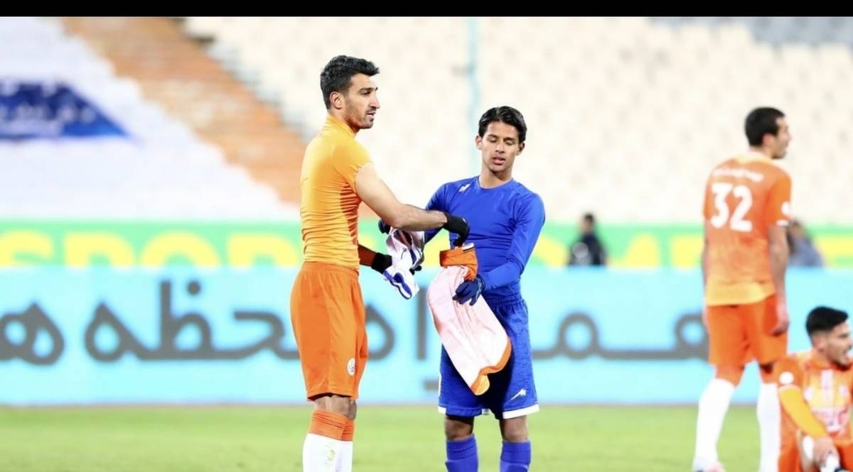اقدام جنجالی یک پرسپولیسی در دیدار با استقلال+ عکس دیدنی