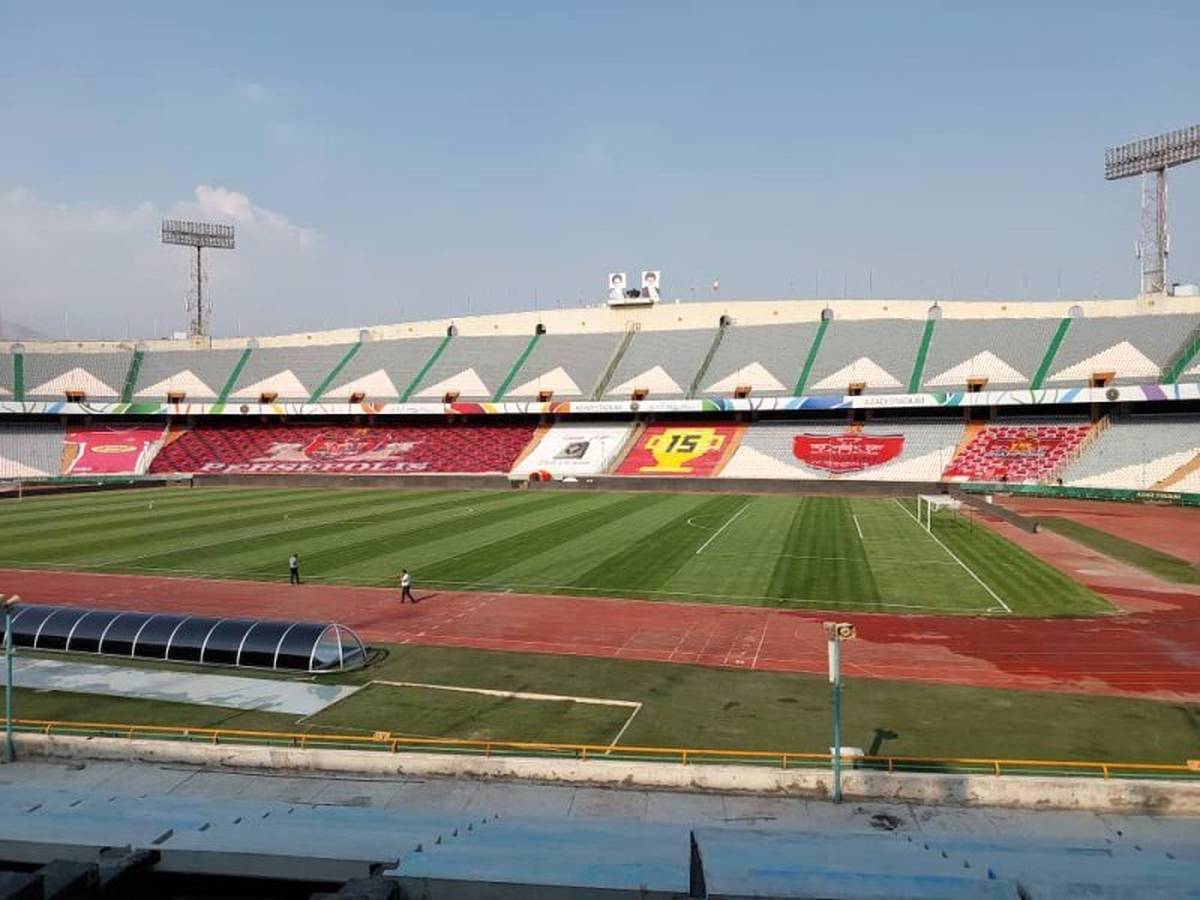 پرچم ها به جای تماشاگران در آزادی|روبروی جایگاه می توانست پذیرای مردم باشد 