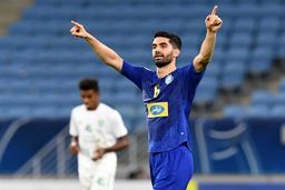 توصیه‌های عجیب هواداران سرخابی‌ به قطری‌ها/ علی کریمی را نخرید، مصدوم است!

