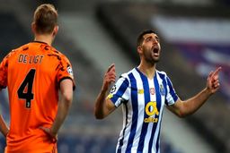 بانوی پیر عاشق مهدی طارمی شد|بمب نقل و انتقالات در تورین